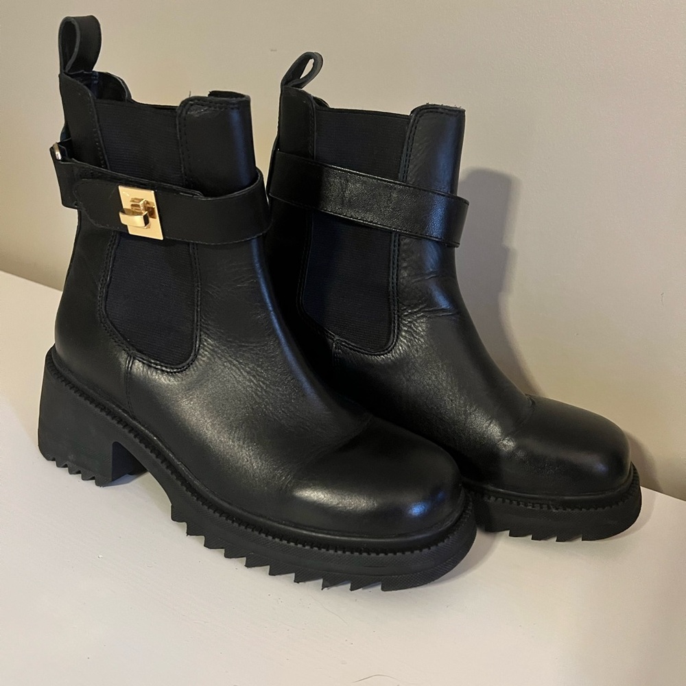 Steve Madden Black Ankle Boots SZ 8.5